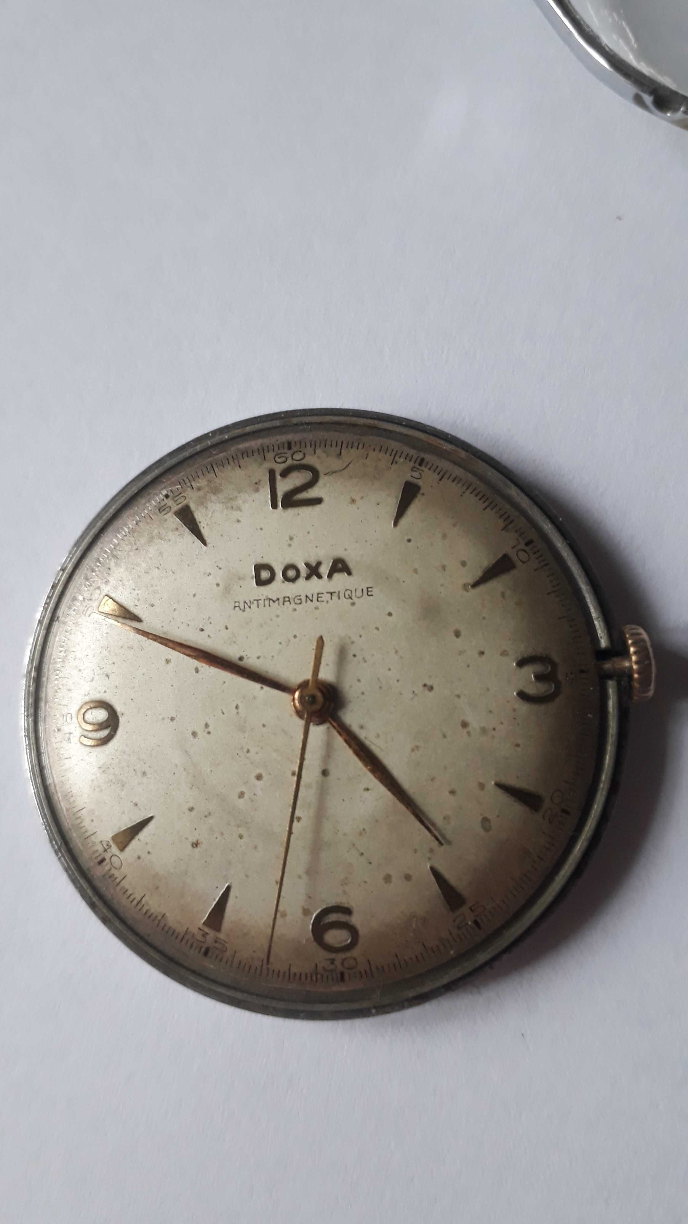 Швейцарские механические часы DOXA antimagnetic