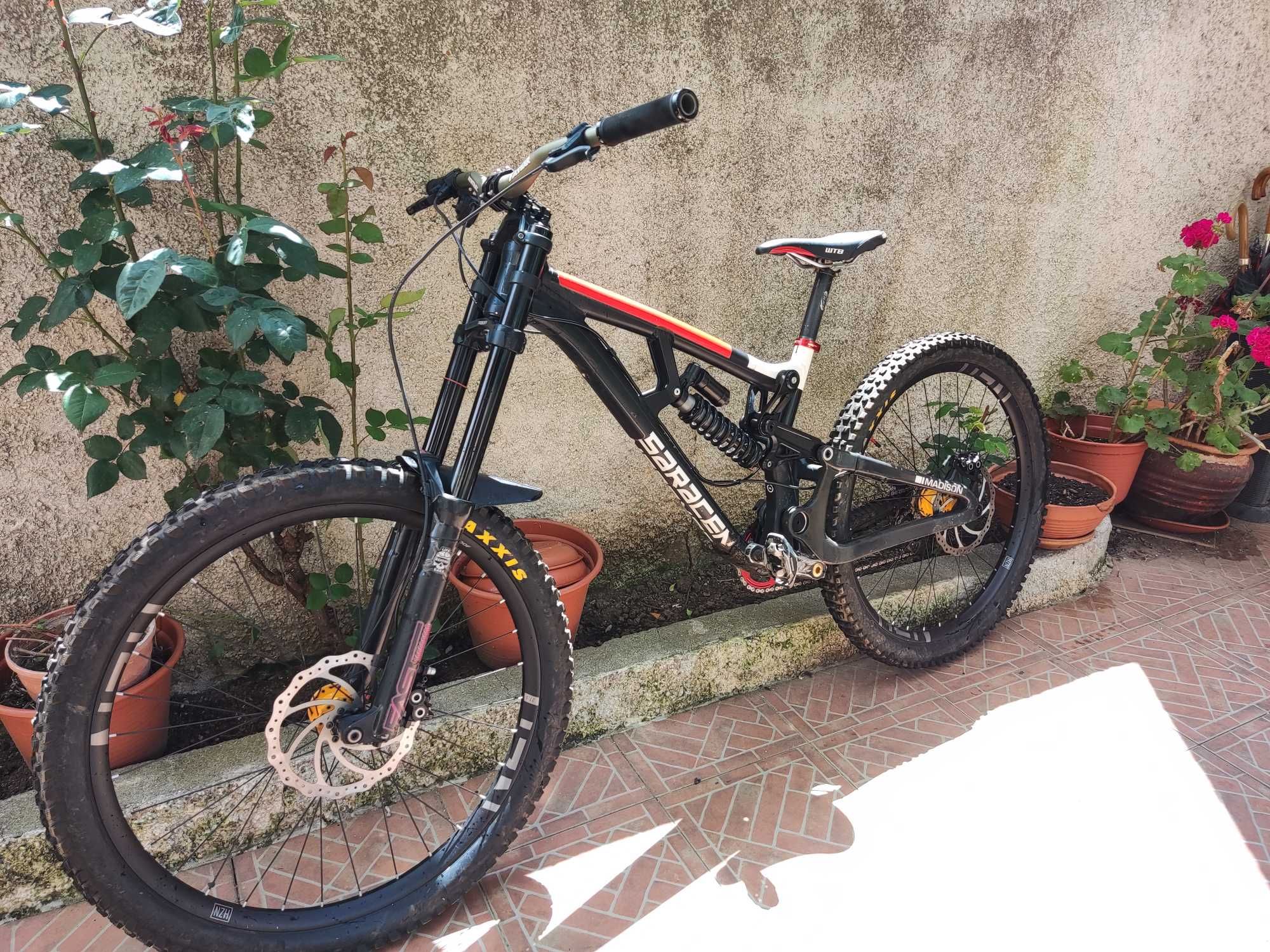 Bicicleta Saracen Myst DH