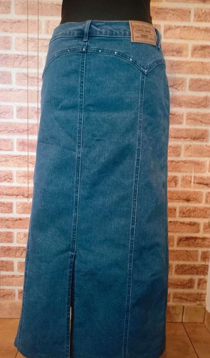 Długa jeansowa spódnica