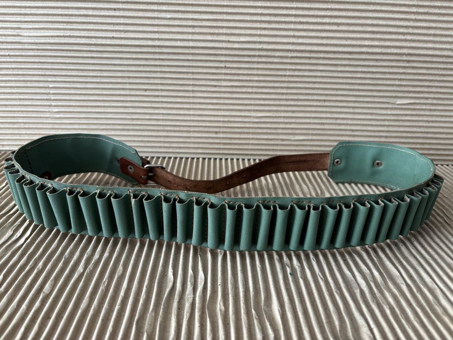 Cartucheira em pele verde