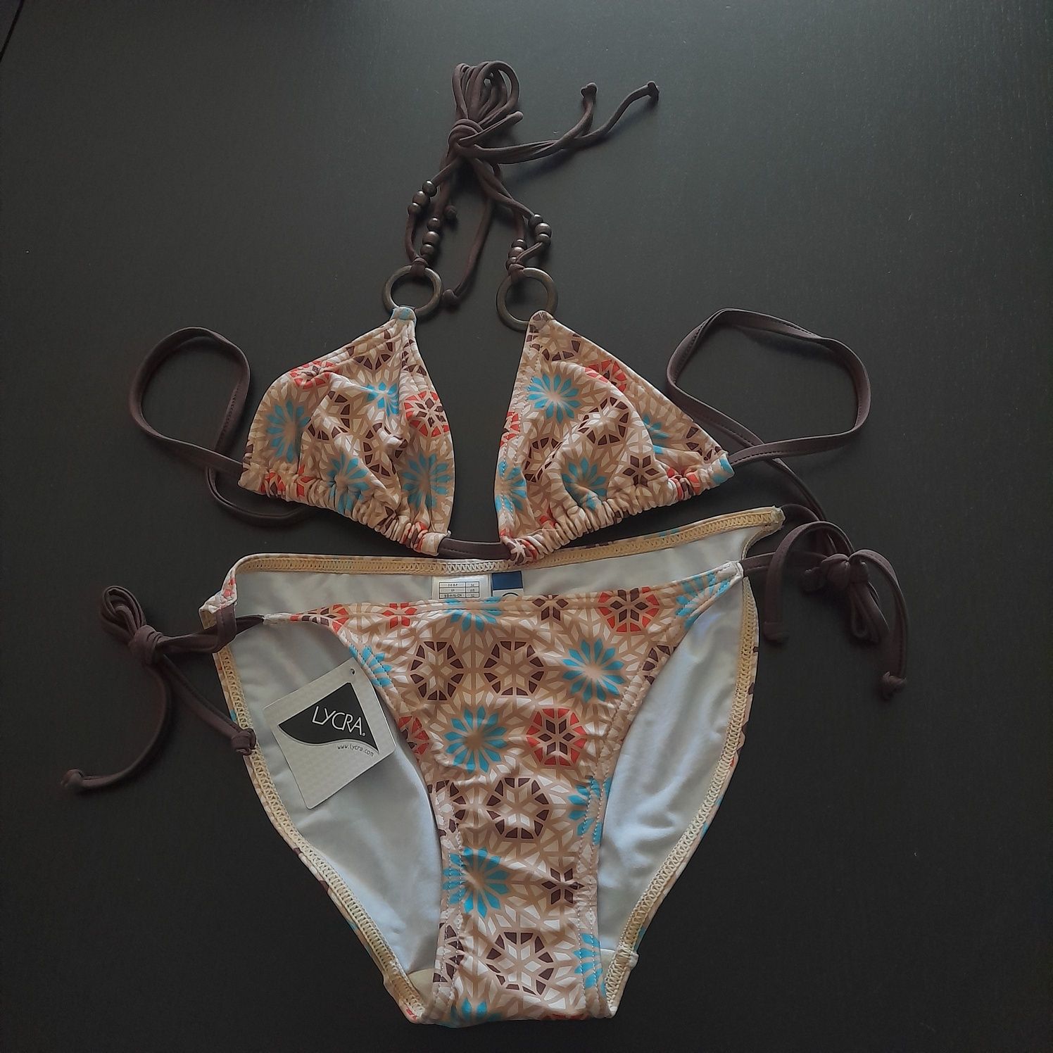 Bikini novo com etiqueta étnico