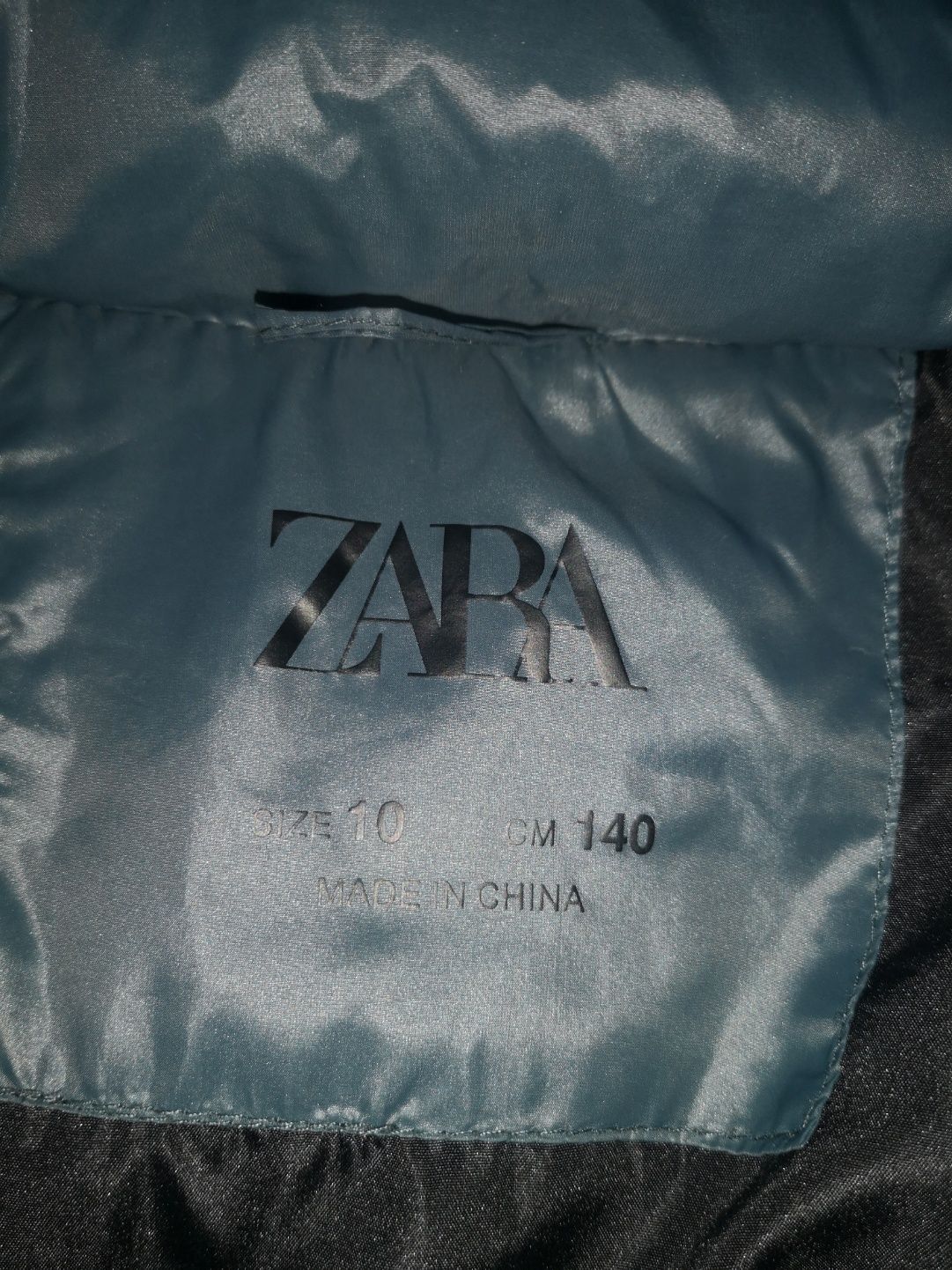 зимний пуховик ZARA, р. 140, подойдёт на рост 137-140.