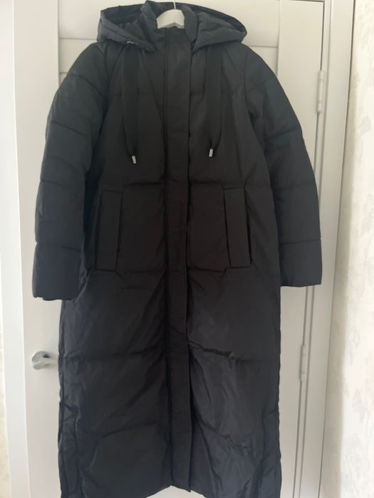 Пуховик  довгий з капюшоном від Zara