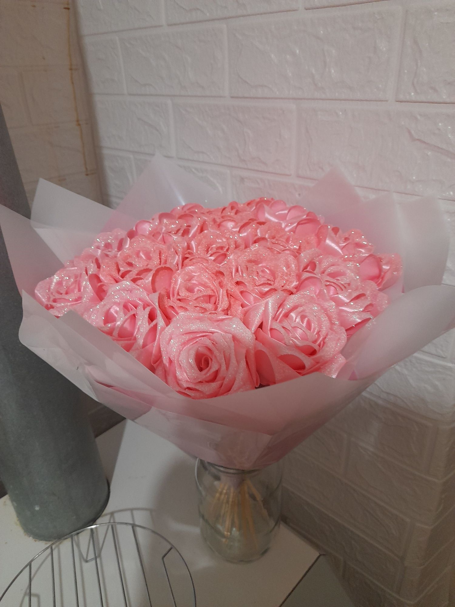 Букеты роз ручной работы из атласных лент под заказ. 
Цена одной розы