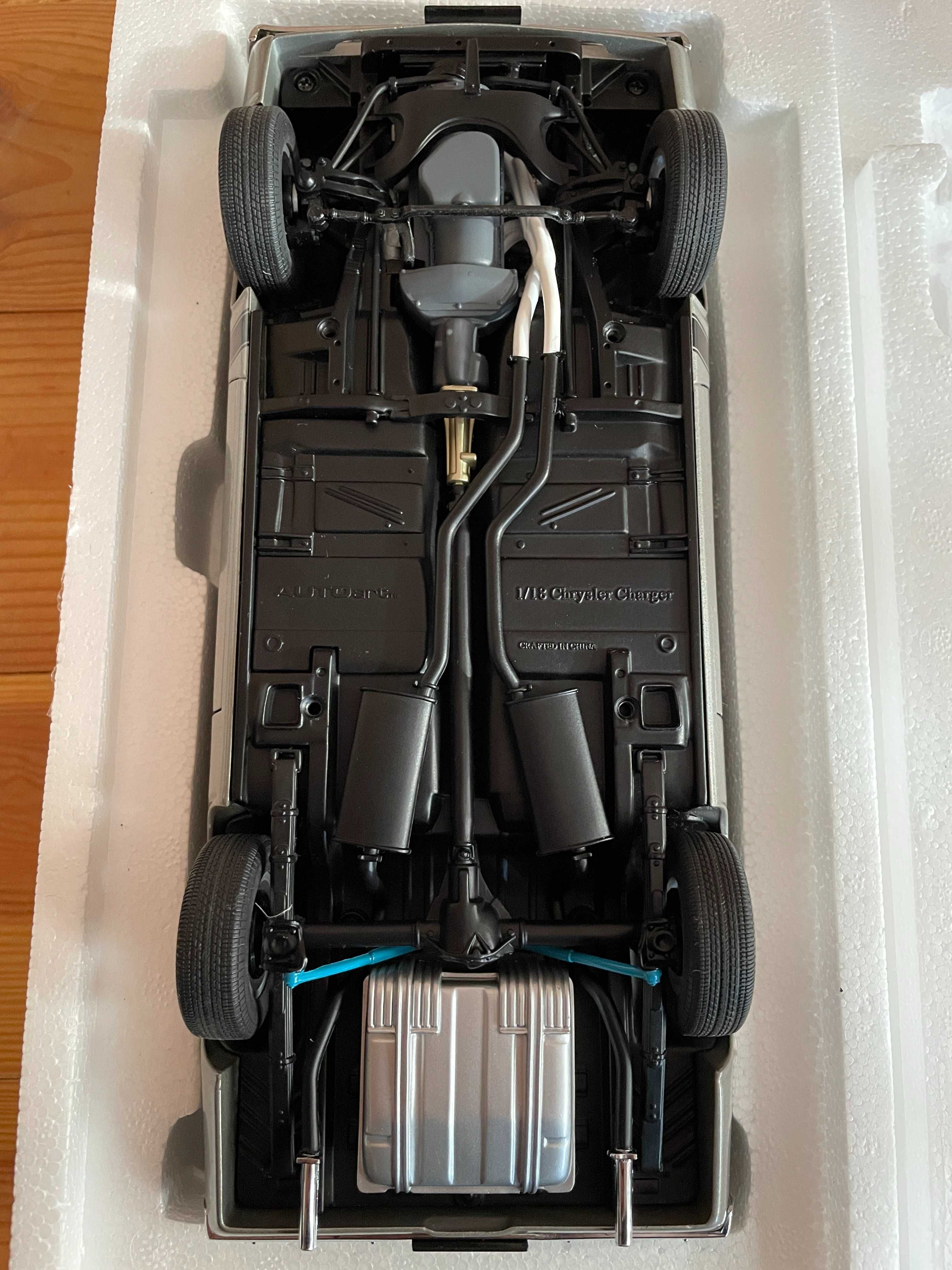 AutoArt Chlysler Charger E49 1:18