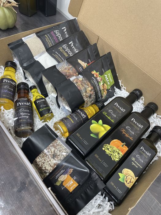 Подарункові бокси, олія, борошно, горіхи - ідеальний подарунок