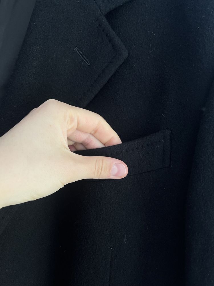 Класичне чорне кашеміровн чоловіче пальто
