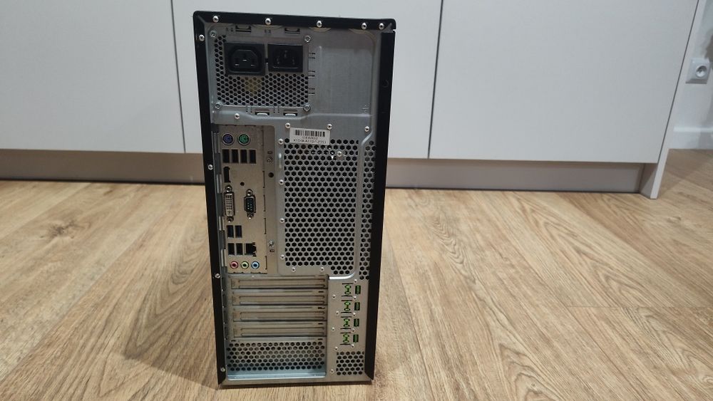 Komputer biurowy Fujitsu Core i3 Windows 10 8GB ram Dysk SSD 120GB