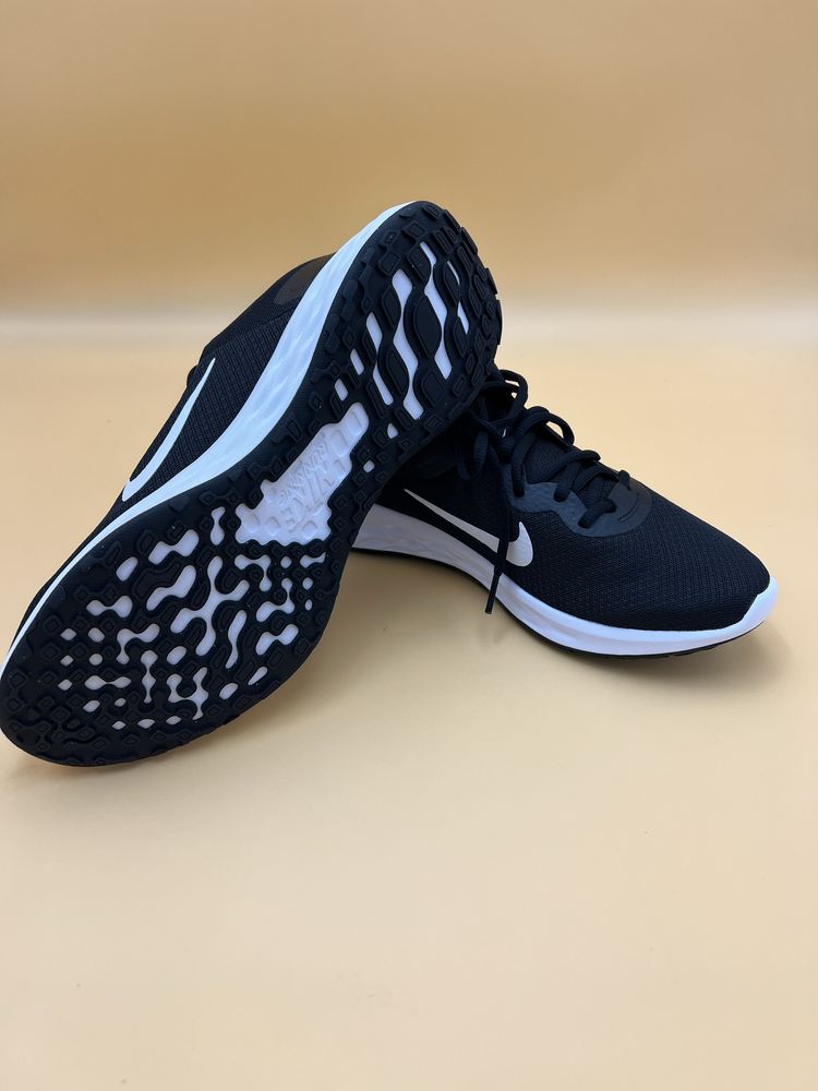 Tenis Nike Revolution 44