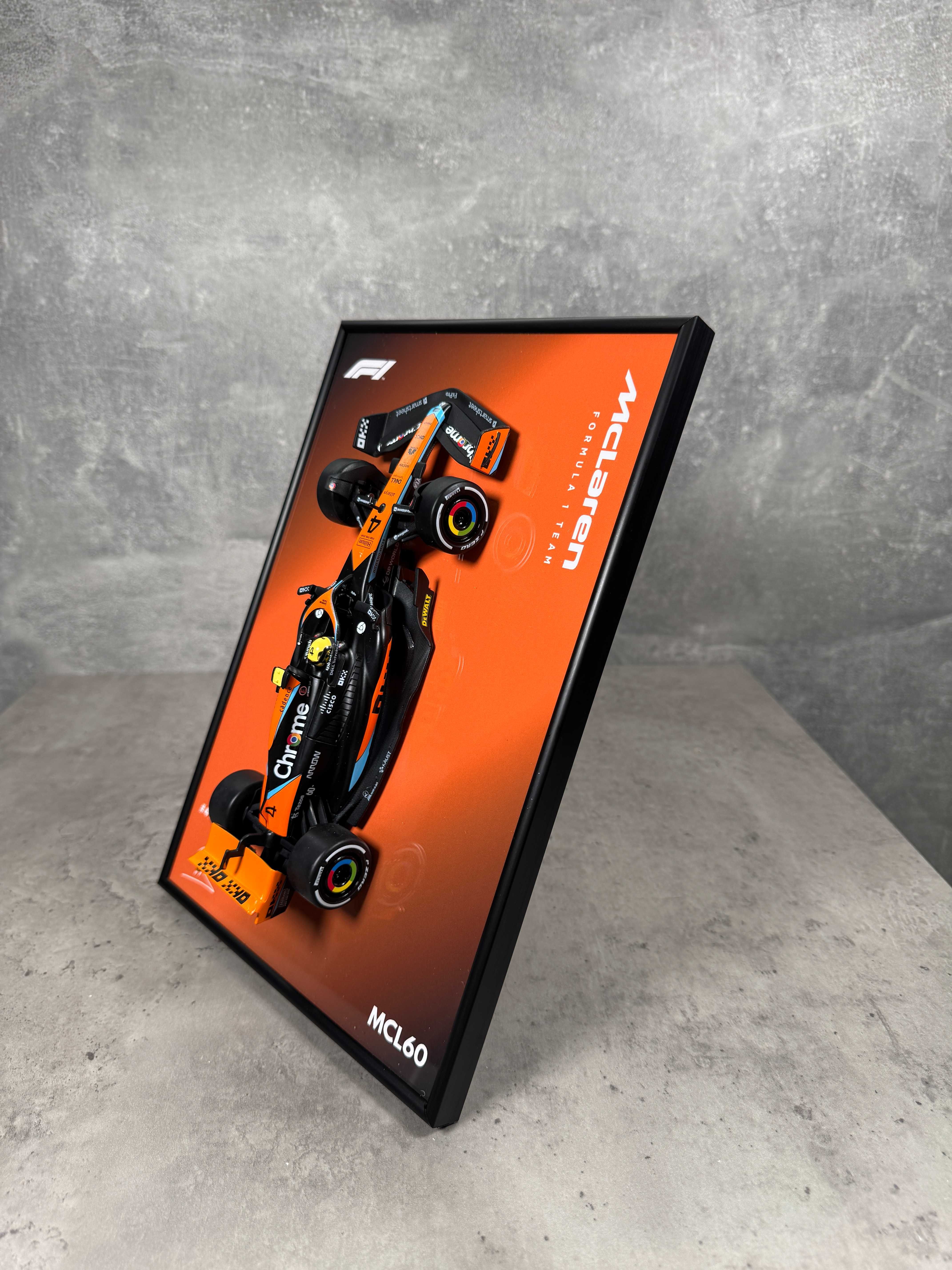 Металева Модель CCA F1 + Картиина McLaren MCL60 2023 Lando Norris 1:24