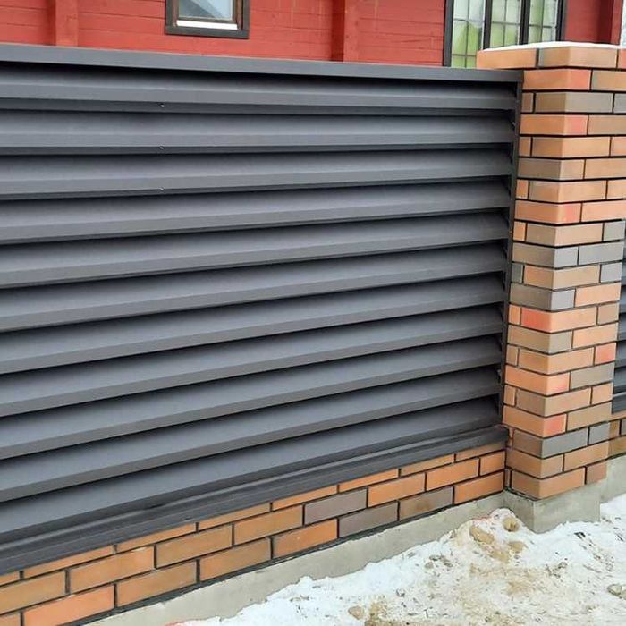 Паркан жалюзі. Металевий паркан. Ворота металеві.