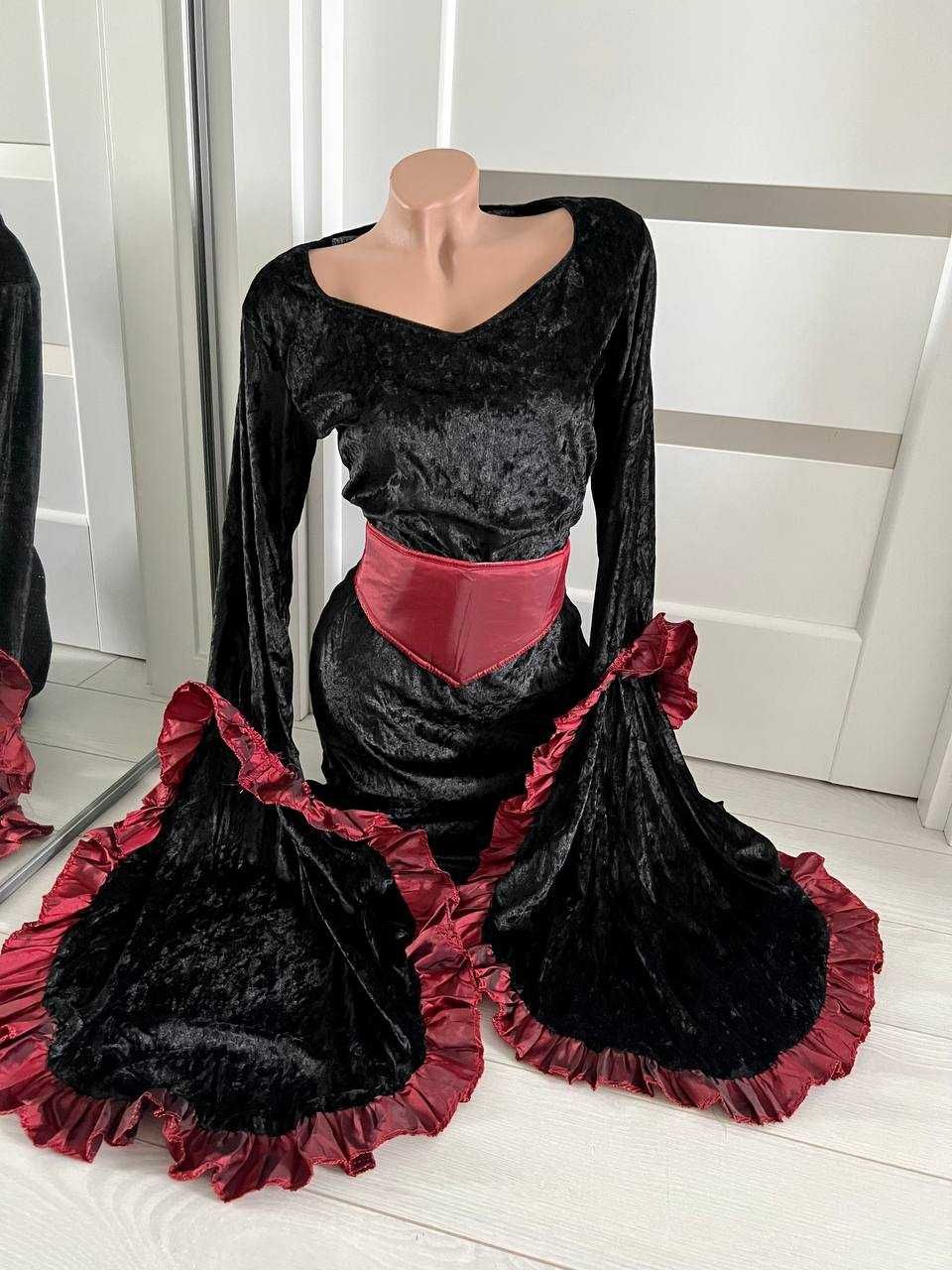 Платье костюм на взрослого Королева Вампиров Семейка Адамс. р S М