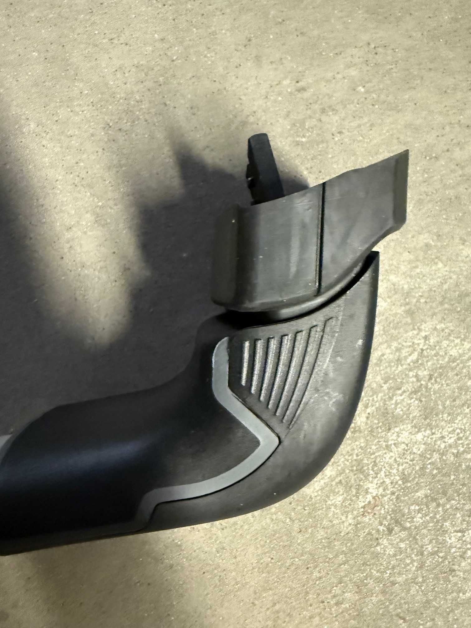 Belki bagażnik dachowy Thule Wingbar Edge 9592 ze stopami