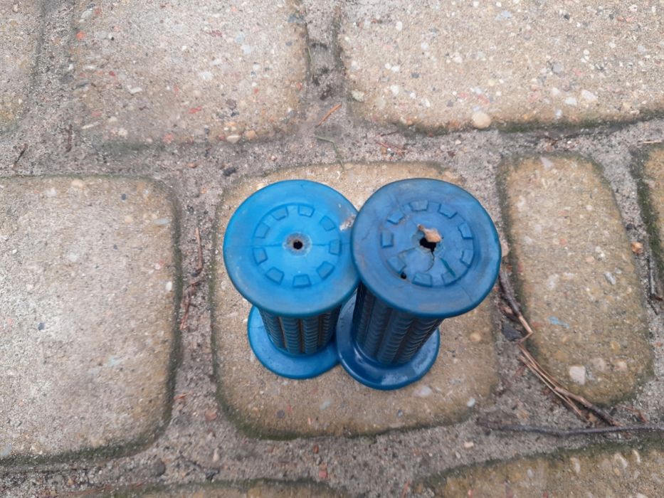 Sprzedam niebieskie chwyty do rowerów Romet