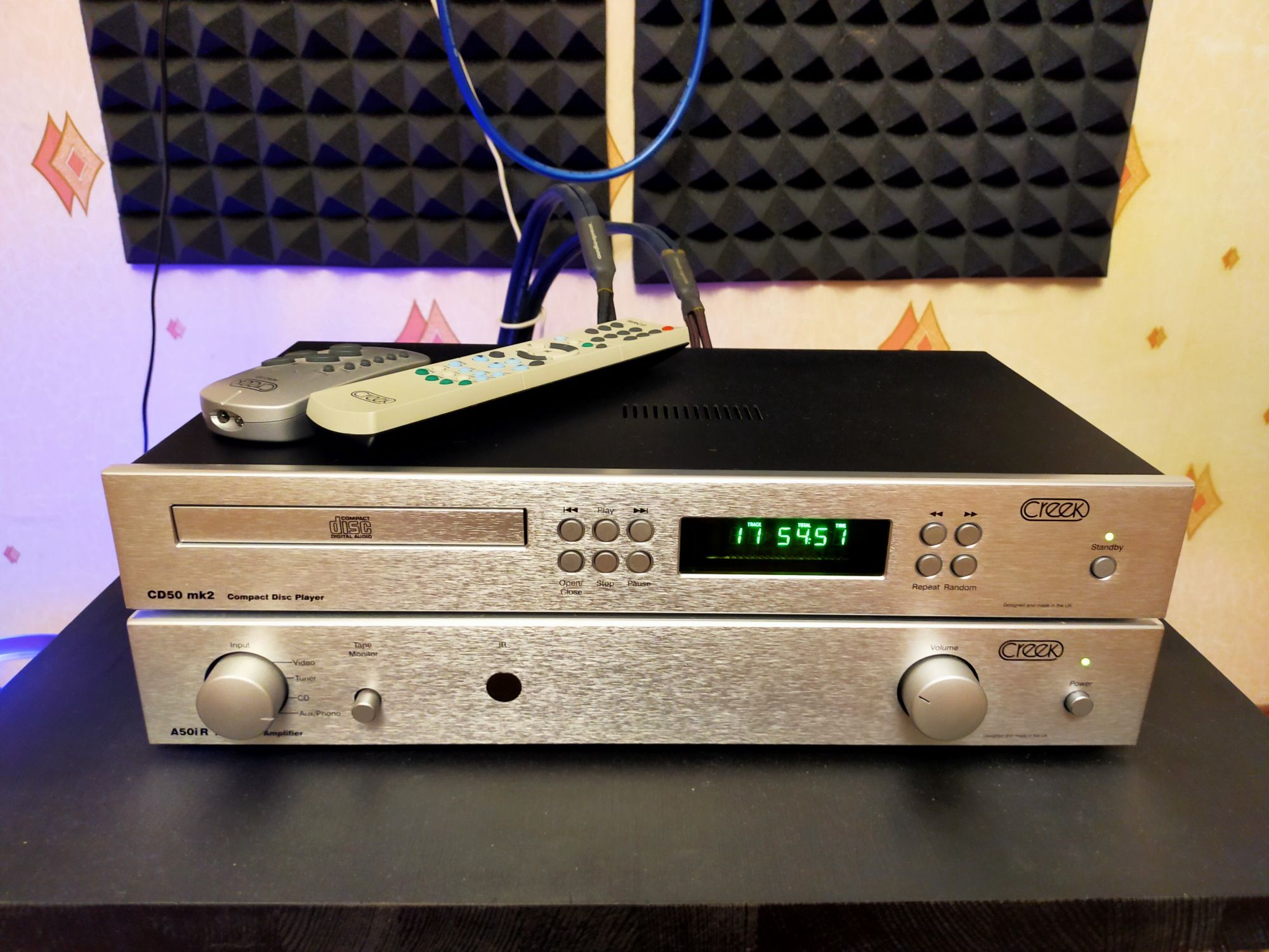 Проигрыватель ,, Creek CD 50 mk2 " ,усилитель ,, Creek A 50 i R " .