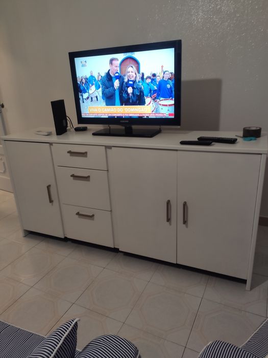 Reservado - Aparador grande com muita arrumação + móvel de parede.