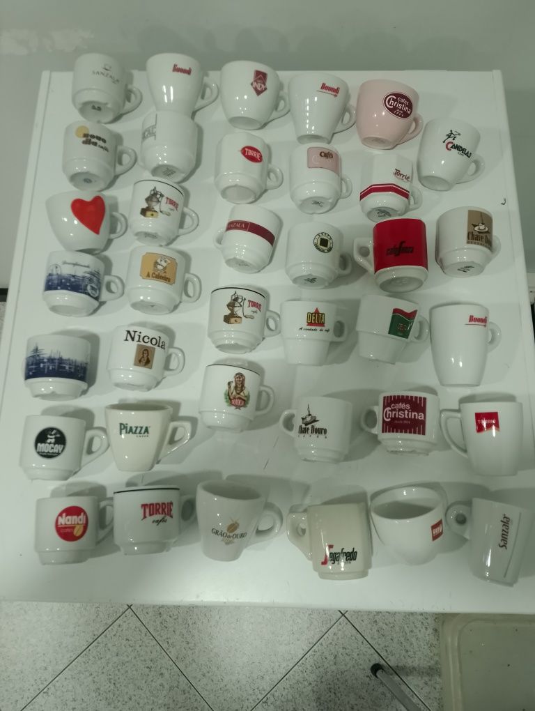 Chávenas de café varias preço por unidade