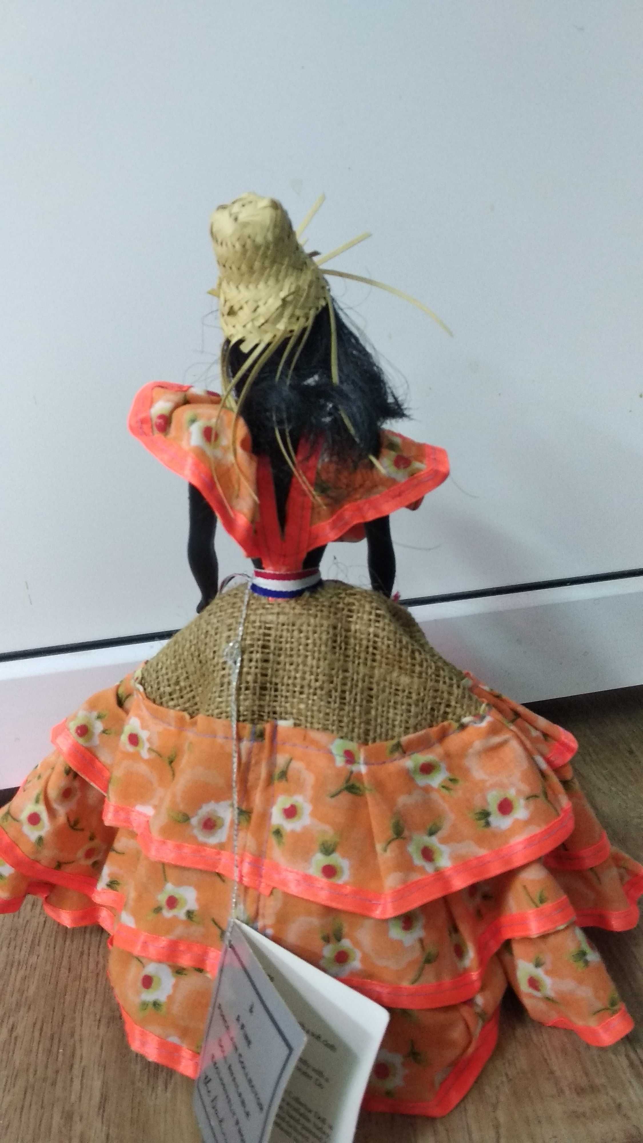 Порцелянова лялька Домінікана