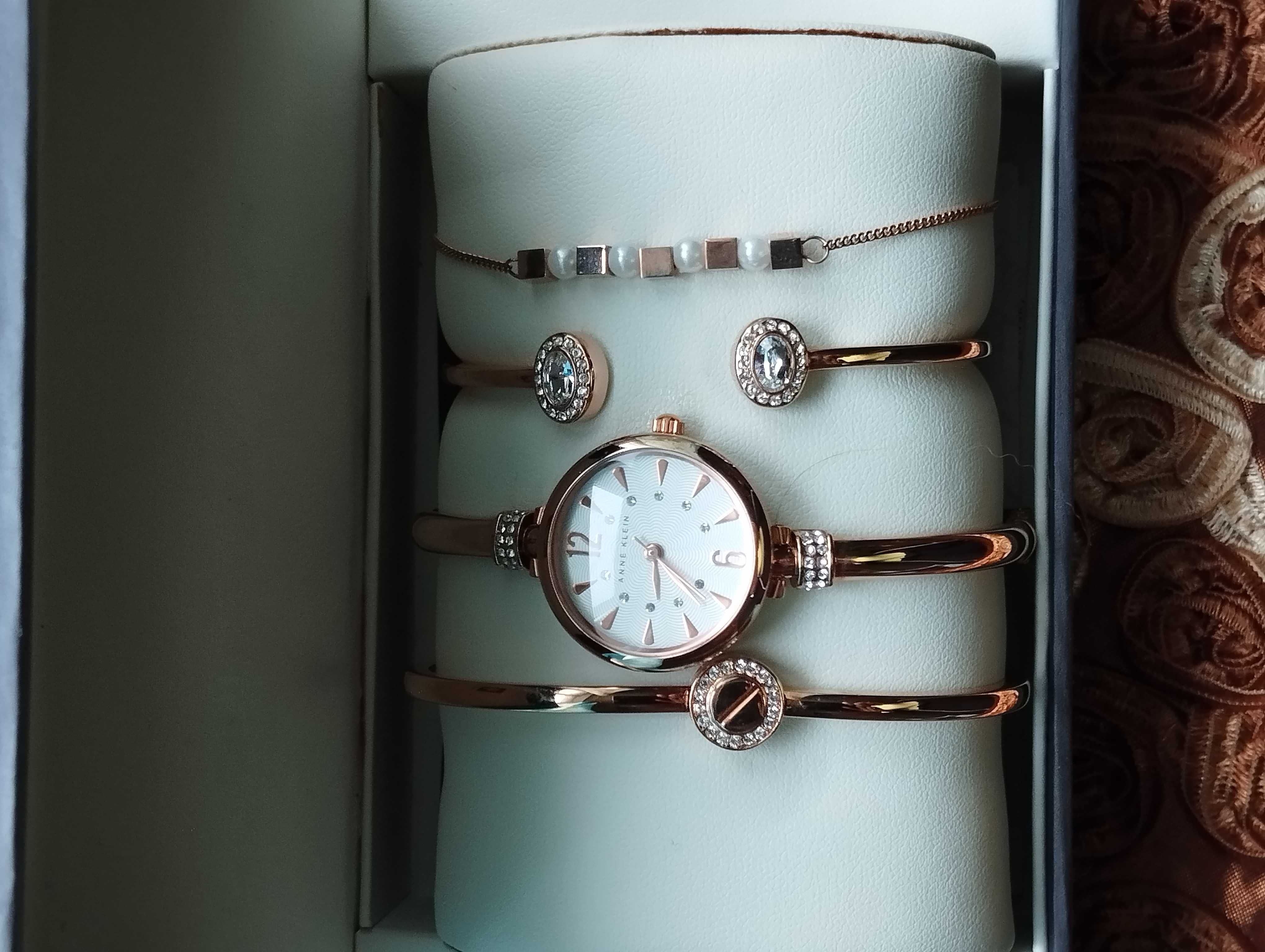 Жіночий годинник "Anne Klein"