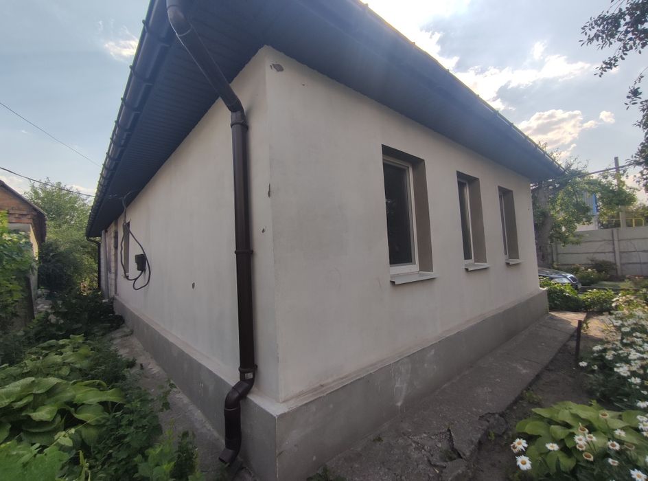 Продам гарний будинок в центрі Підгородного