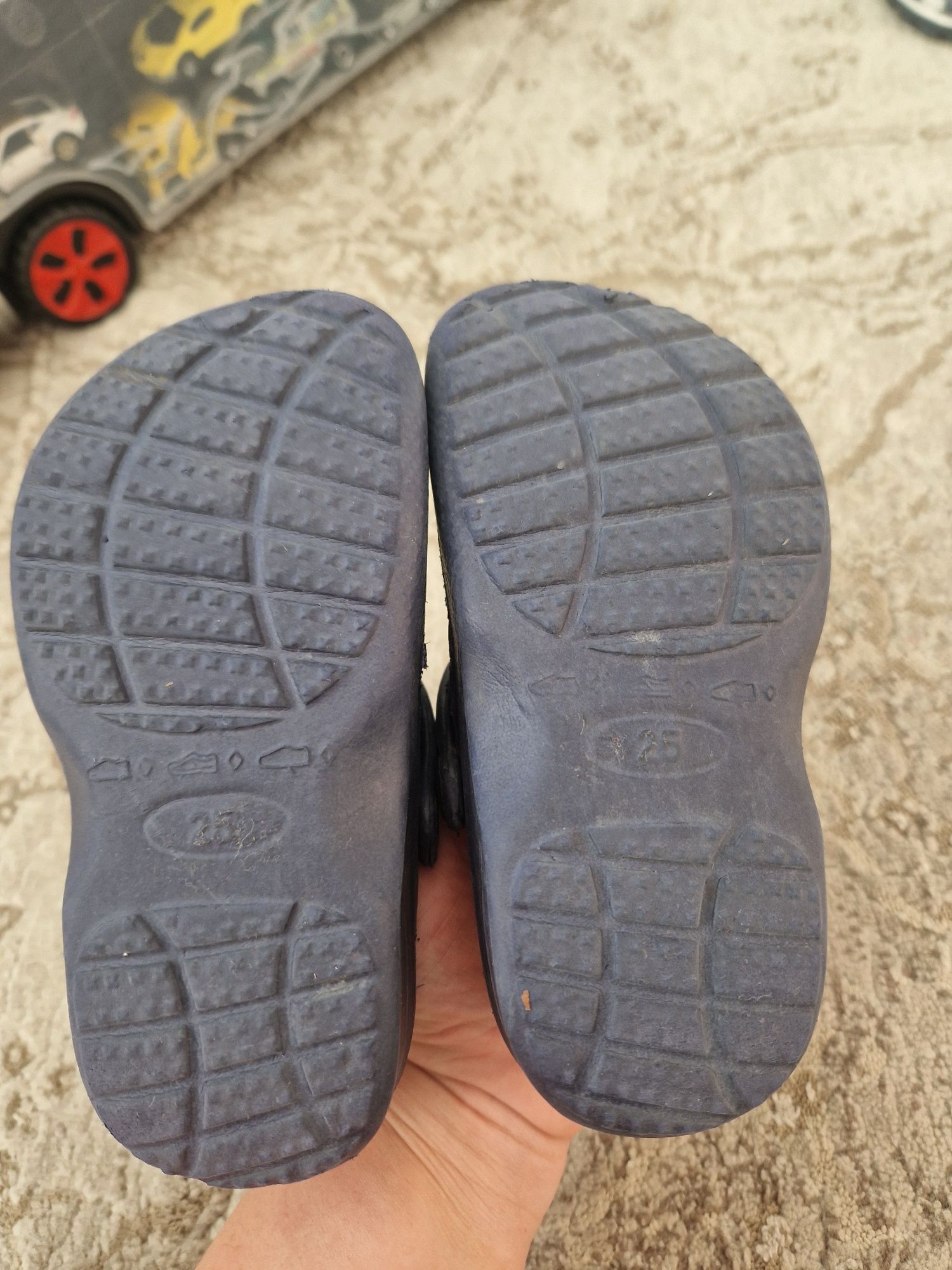 Crocsy granatowe 25