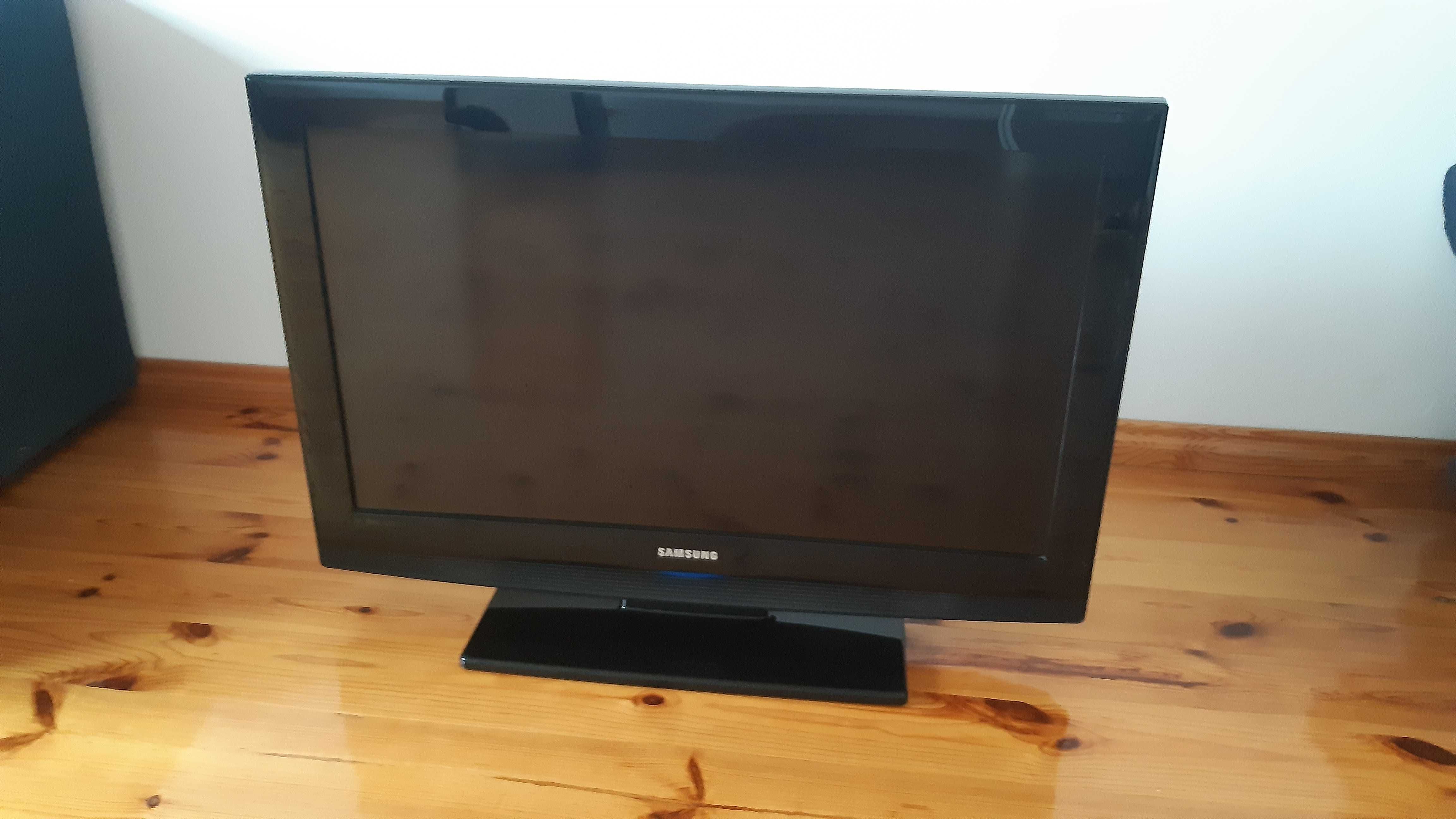 Telewizor Samsung LE32B350 32" + pilot + instrukcja + kabel