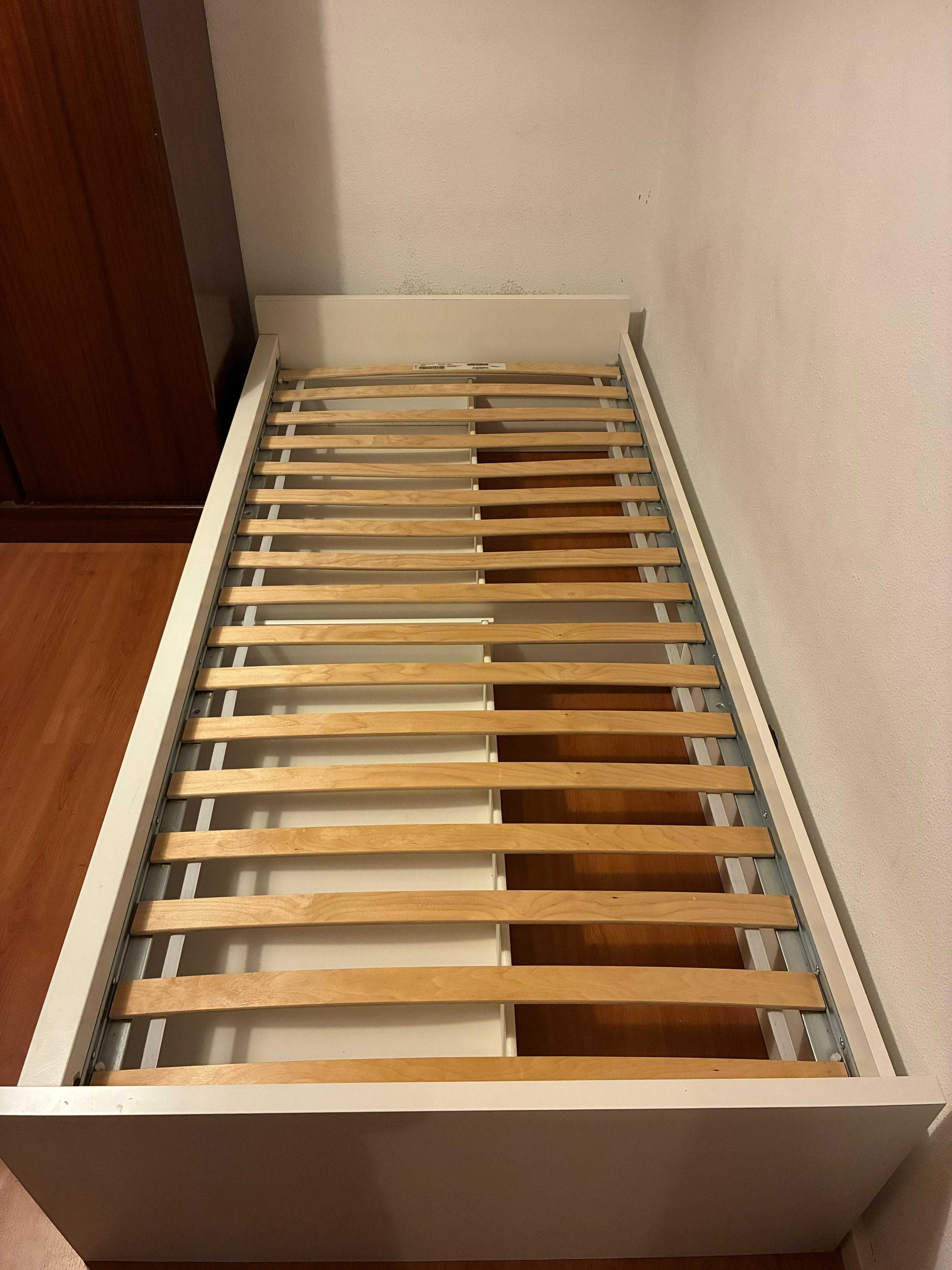 Cama de solteiro com gavetas
