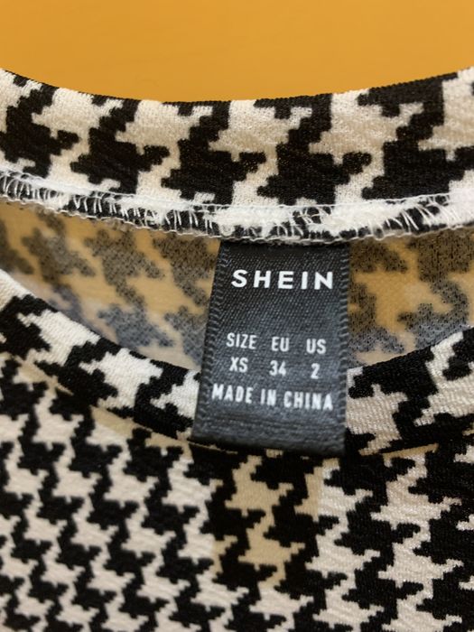 Vestido “Shein” XS/34 xadrez preto e branco com mangas tipo balão