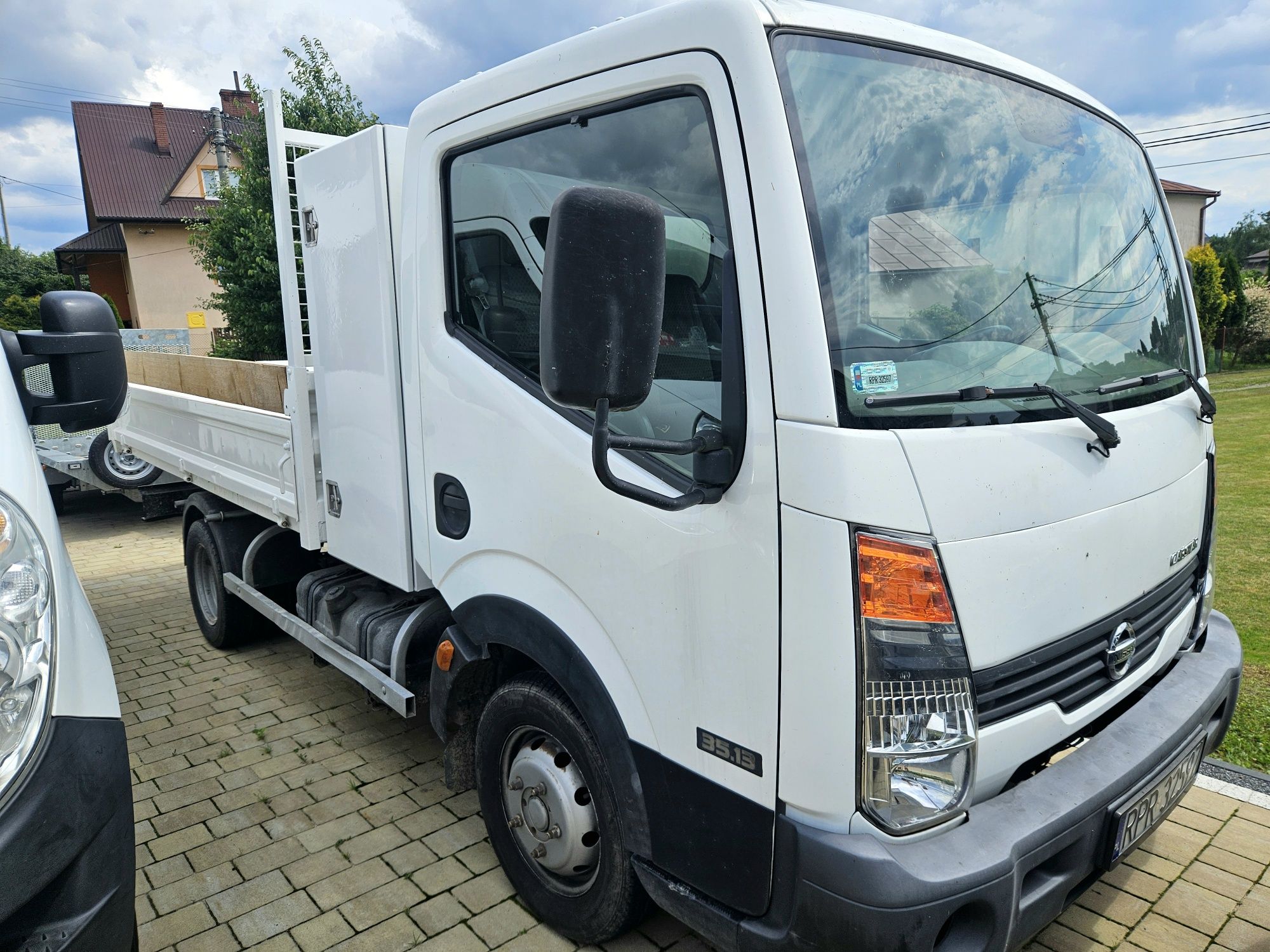 Wynajem bus 9 osobowy wypożyczalnia Brzozów Sanok Bieszczady