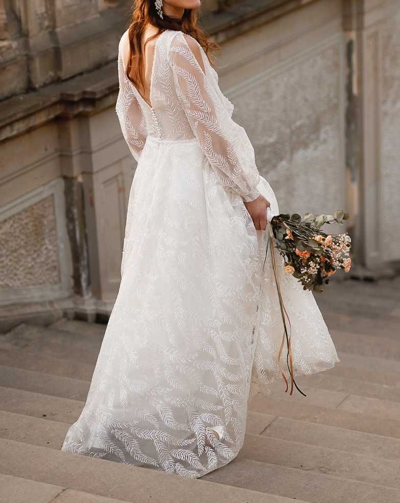 Oryginalna suknia ślubna ivory z długim welonem