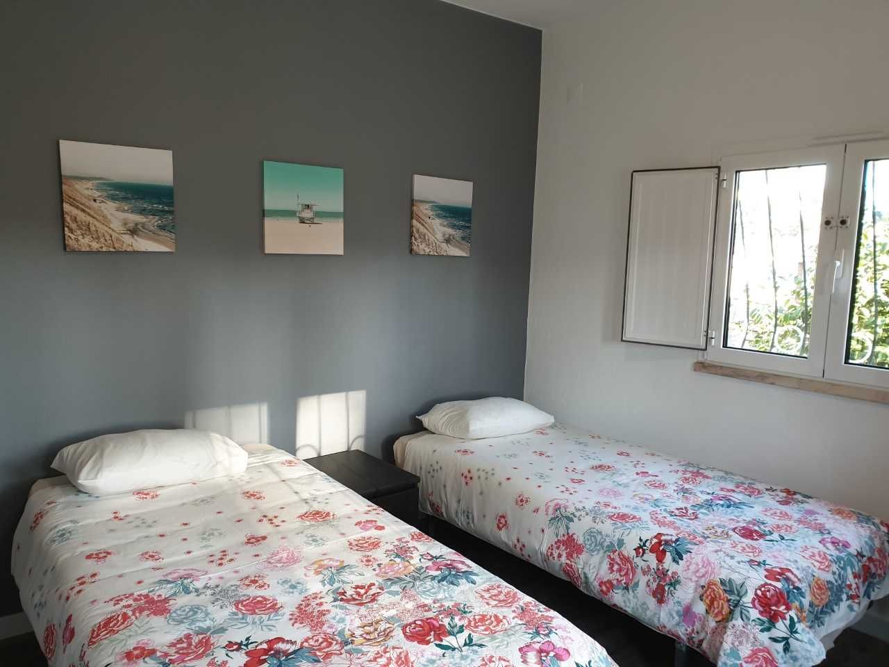 Quartos por aluguar numa moradia em Aroeira / Charneca de caparica