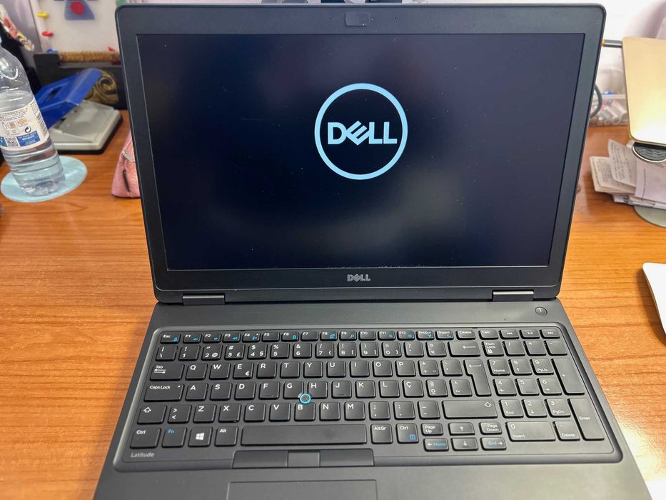 Portátil DELL Latitude 5580 i7 16GB 256GB