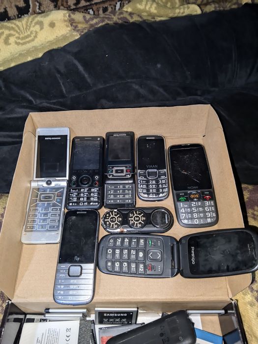 Продам лот ретро телефонів в колекцію