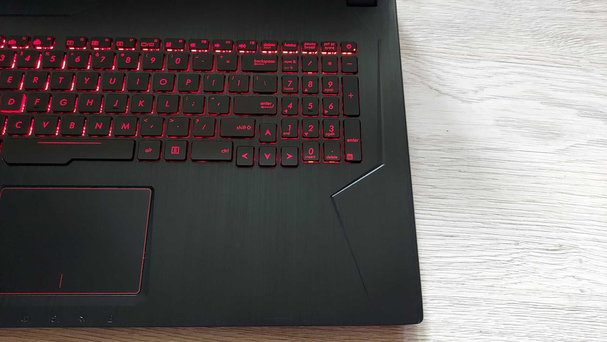 Asus ROG Strix Gaming 17,3" - i7 GTX1050Ti 16GB SSD256GB+1TB