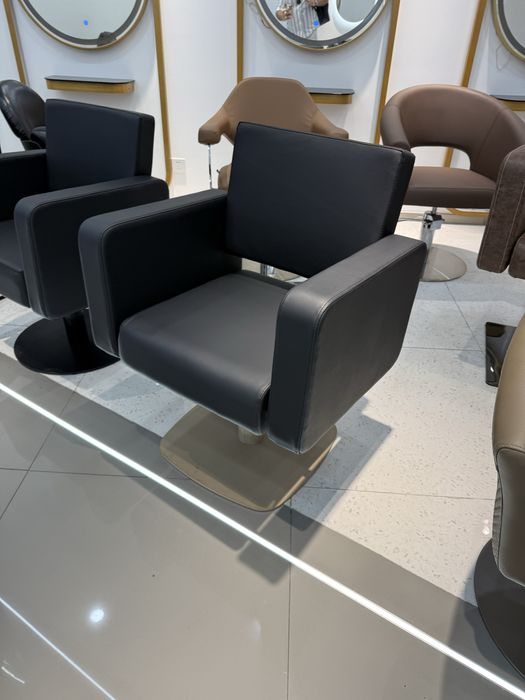 Cadeiras cabeleiriro e rampas lavar cabecas