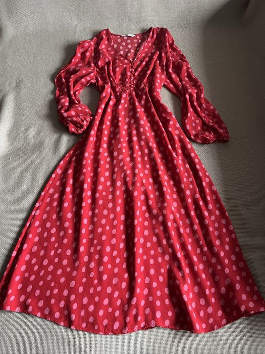 Яскрава сукня міді