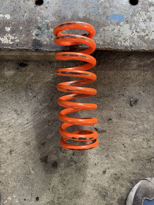 Пружина на КТМ ендуро
