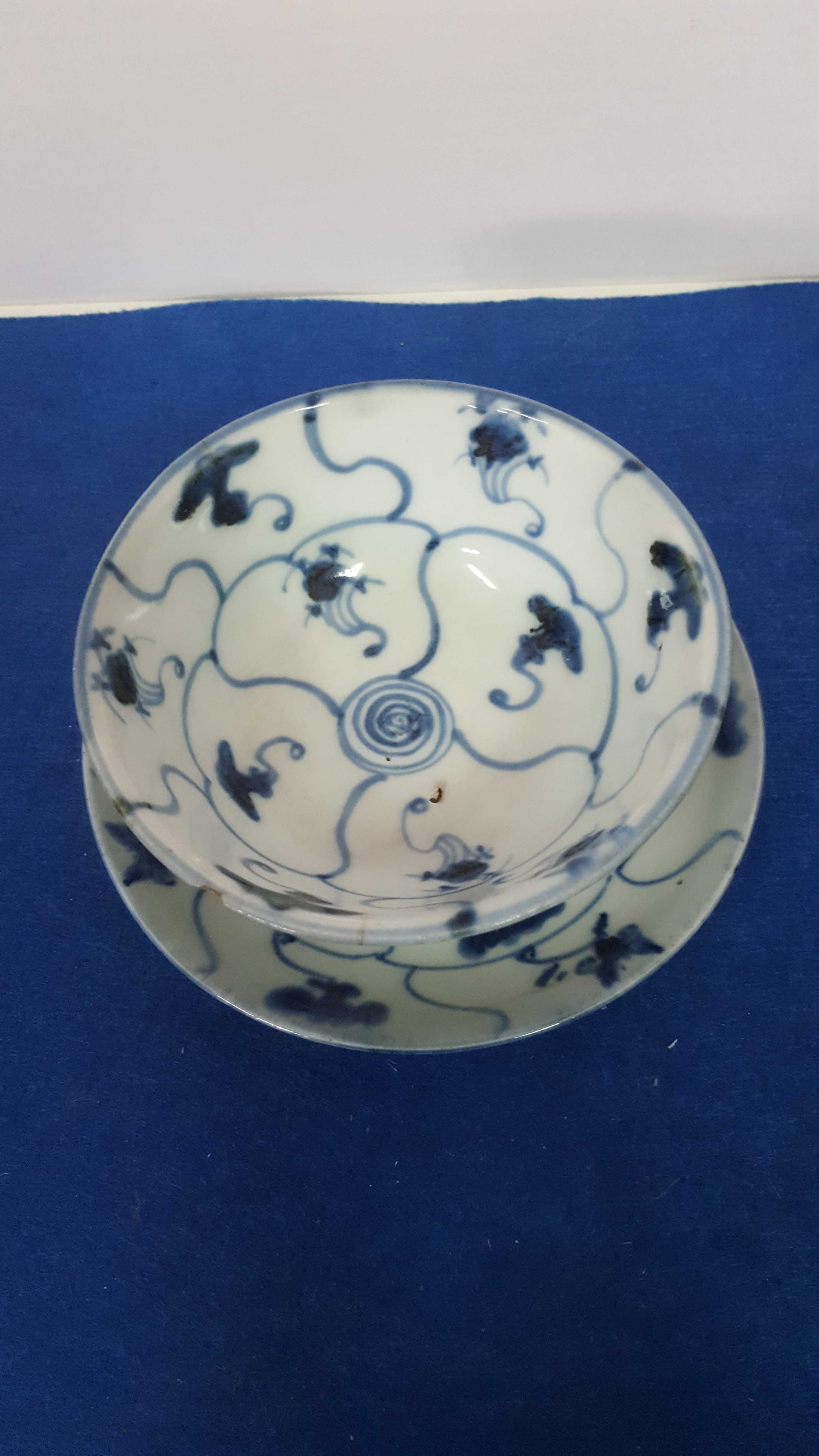 Conjunto de taça e prato em porcelana chinesa de exportação sec. XIX