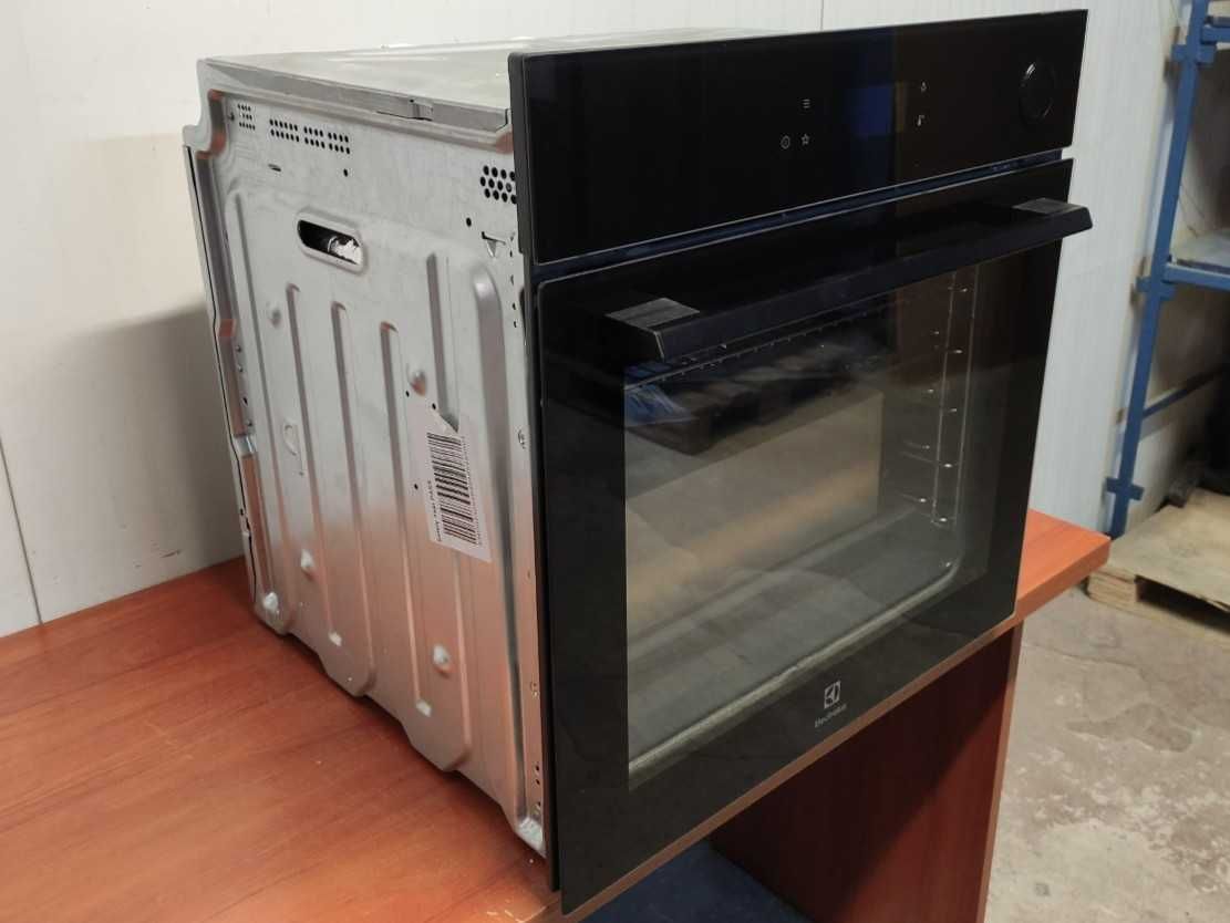 Piekarnik parowy Electrolux EOC8P39WZ Termoobieg Czarny OUTLET 28CG24