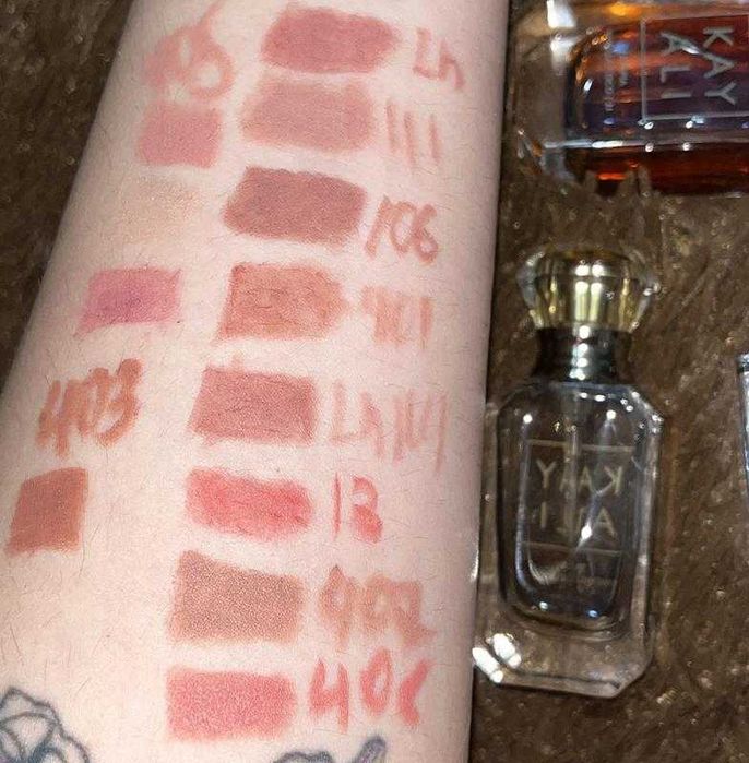 Олівці для губ Lamel ln pro glambee essence Bless beauty