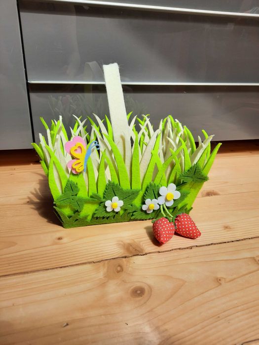 Koszyk wielkanocny  wiosenny z filcu