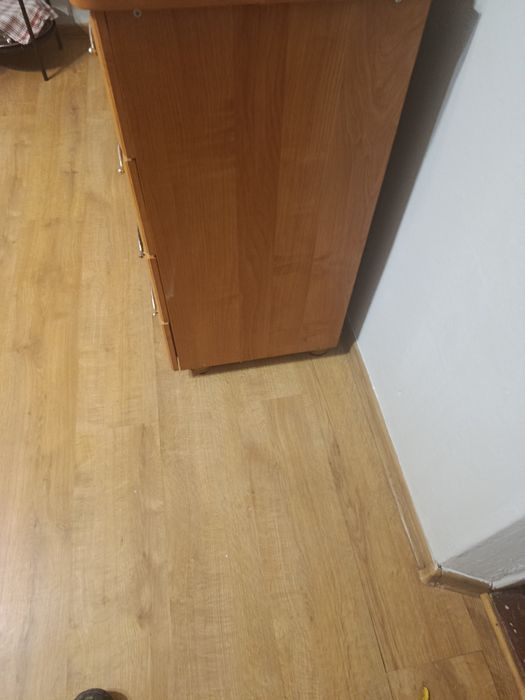 Komoda widoczna na zdjęciu