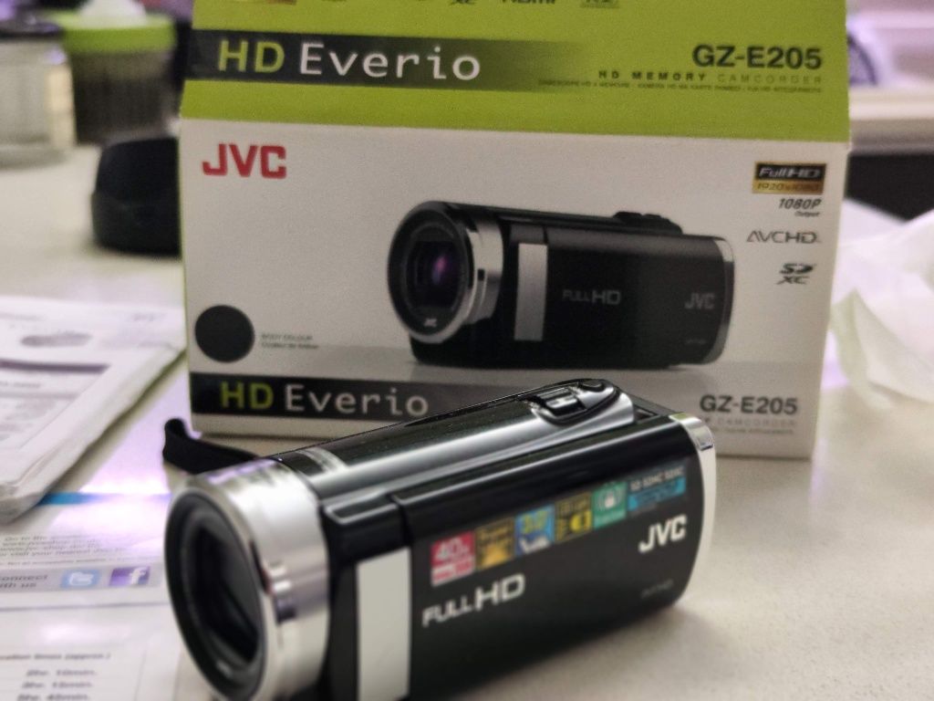 Máquina filmar portatil JVC full HD