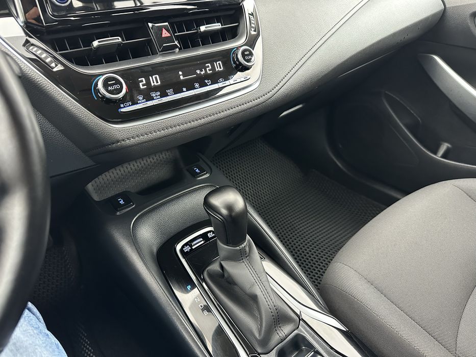 Продам Toyota Corolla HHYBRID