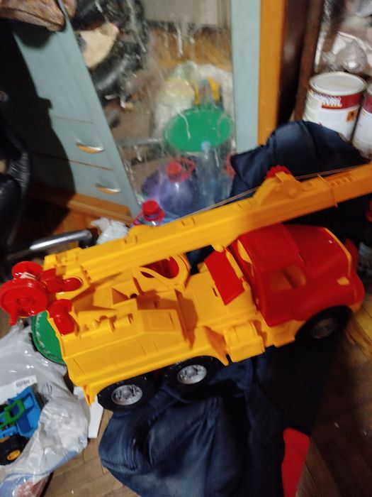 Продам дитячийКран (машинка)