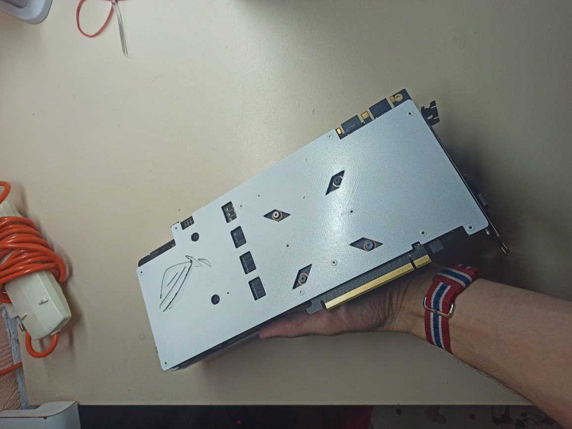 Видеокарта Asus ROG srix 1070ti