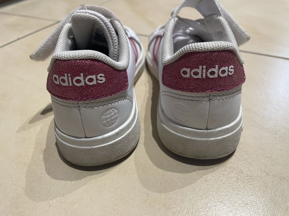Buty dla dziewczynki firmy adidas rozmiar 28