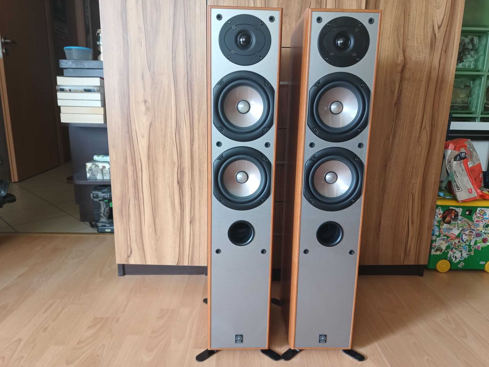 Kolumny podłogowe Yamaha model NS-150