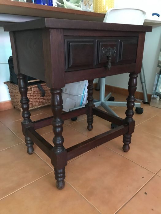 Mesa de madeira - cabeceira vintage - mesinha vintage