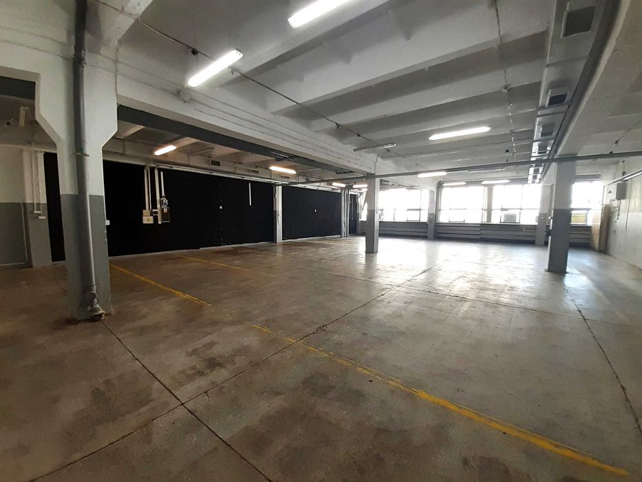 Magazyn poziom 0  -podana  cena zawiera opłatę za media , dojazd Tir